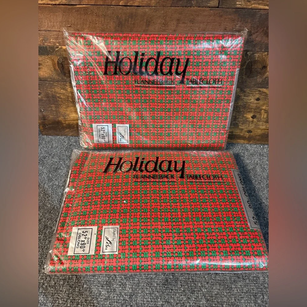 2 Holiday Styled By Lisa Christmas Tablecloth Vinyl Flannel Back Oblong 52”x90”